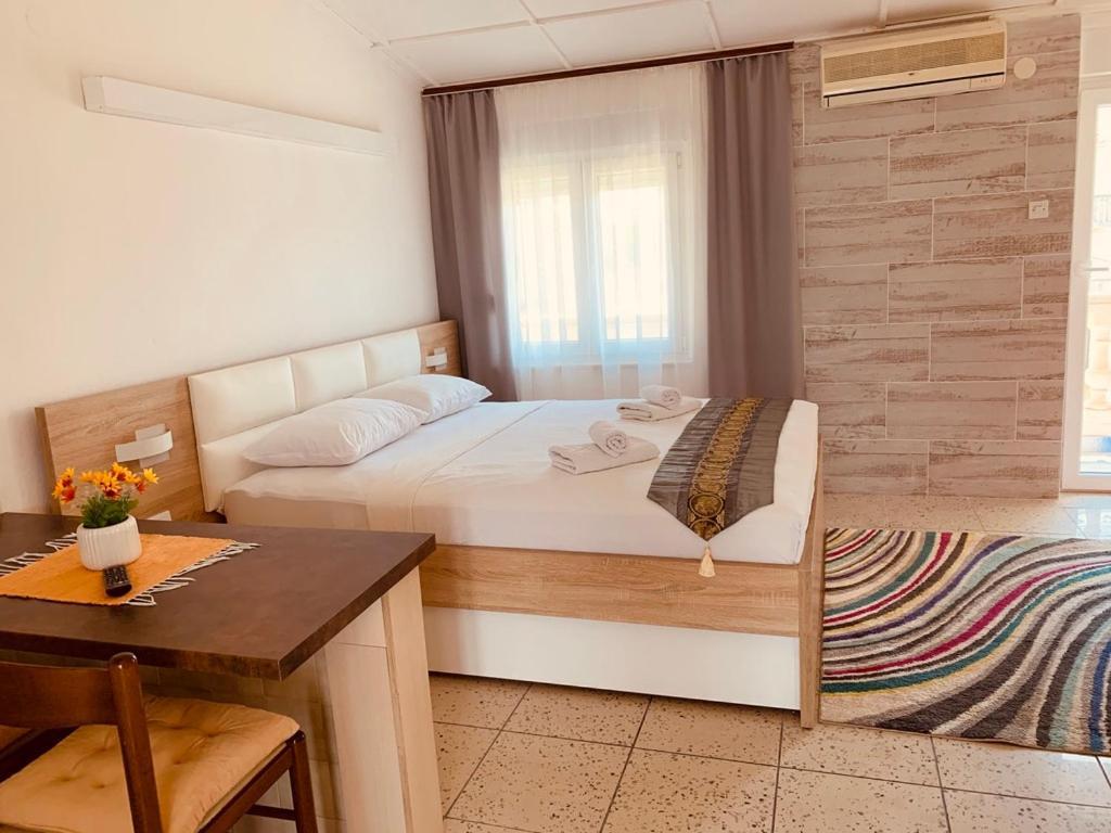 Apartments Knezevic Улцинь Екстер'єр фото