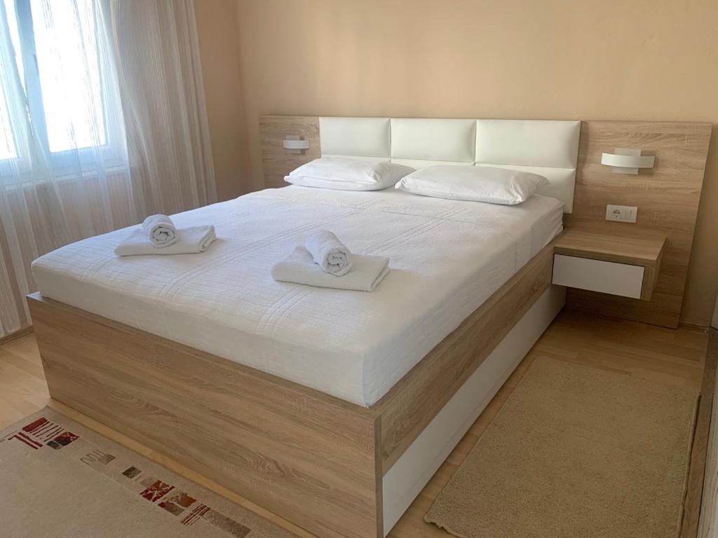 Apartments Knezevic Улцинь Екстер'єр фото