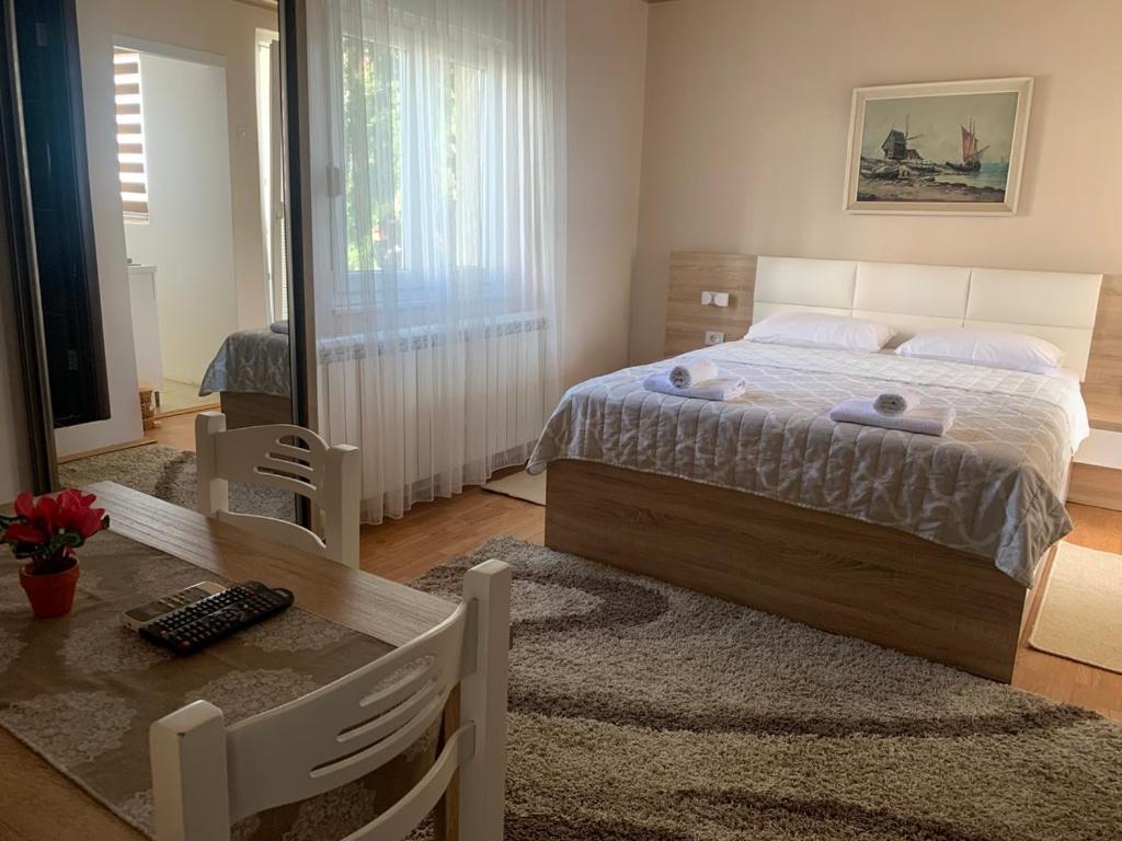 Apartments Knezevic Улцинь Екстер'єр фото