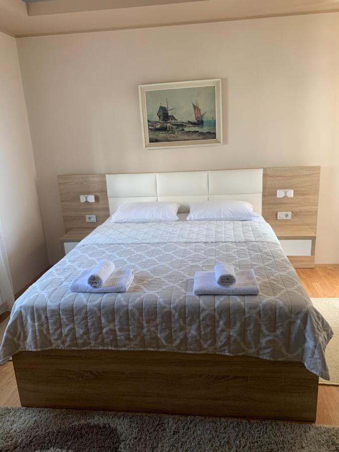 Apartments Knezevic Улцинь Екстер'єр фото