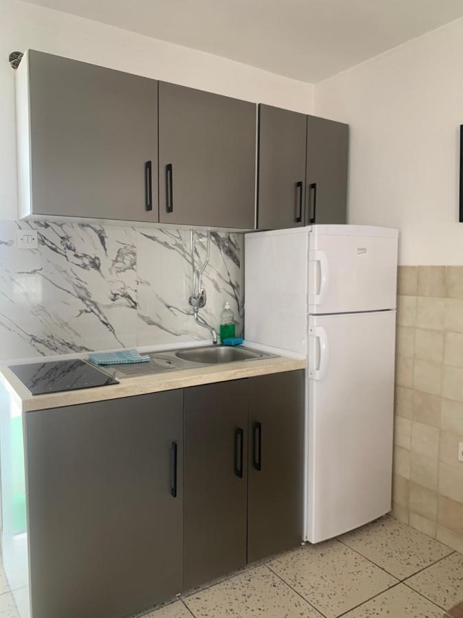 Apartments Knezevic Улцинь Екстер'єр фото
