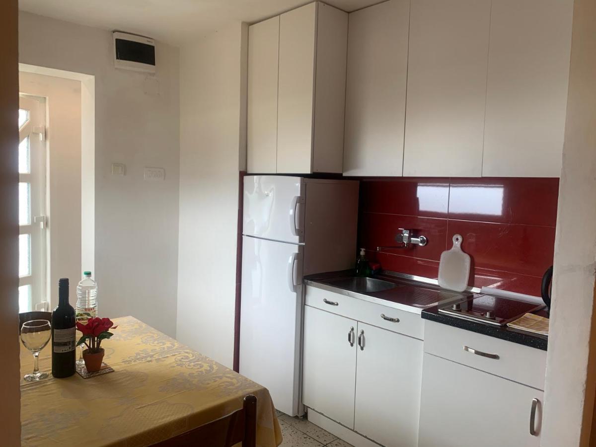 Apartments Knezevic Улцинь Екстер'єр фото