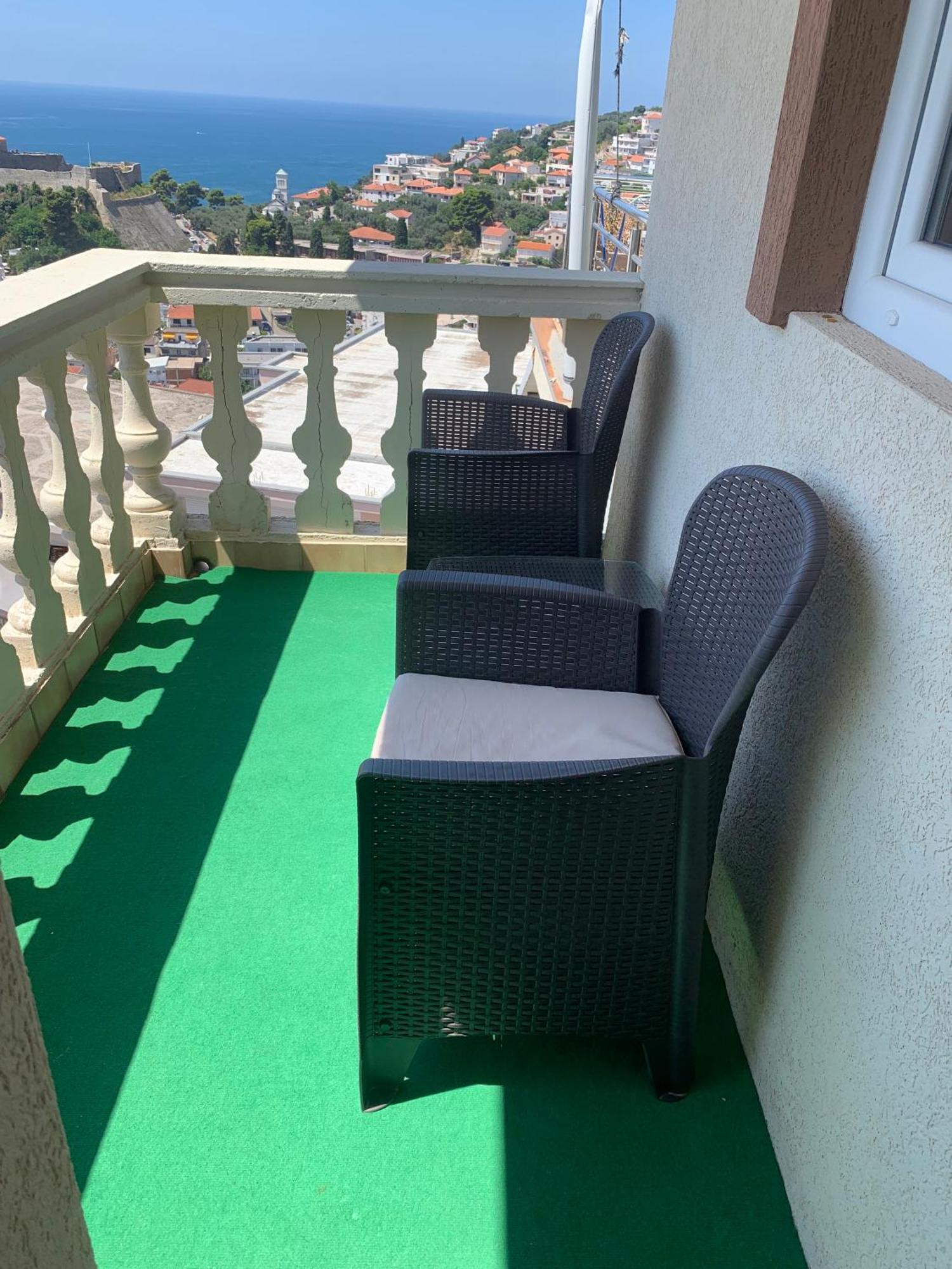 Apartments Knezevic Улцинь Екстер'єр фото