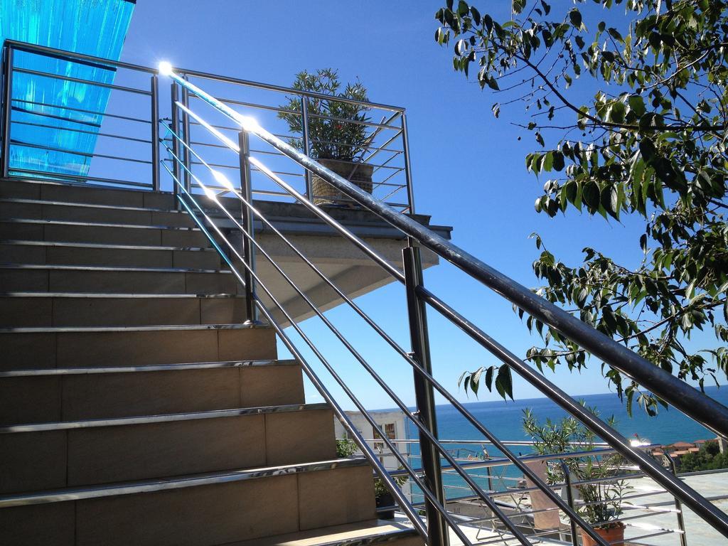 Apartments Knezevic Улцинь Екстер'єр фото