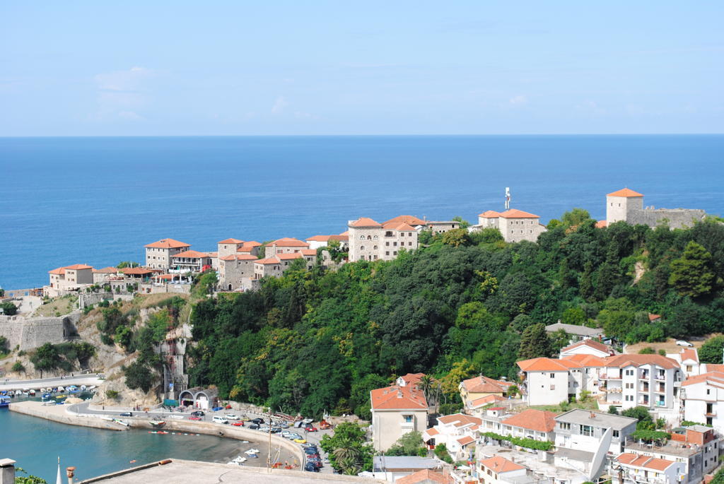 Apartments Knezevic Улцинь Екстер'єр фото
