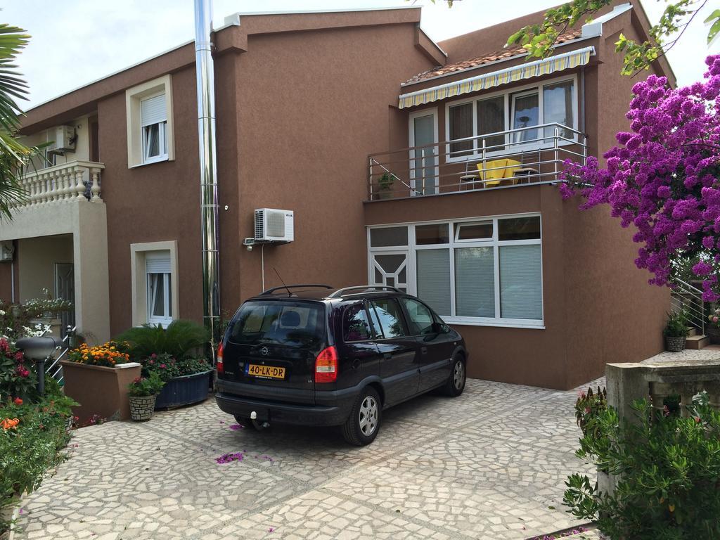 Apartments Knezevic Улцинь Екстер'єр фото