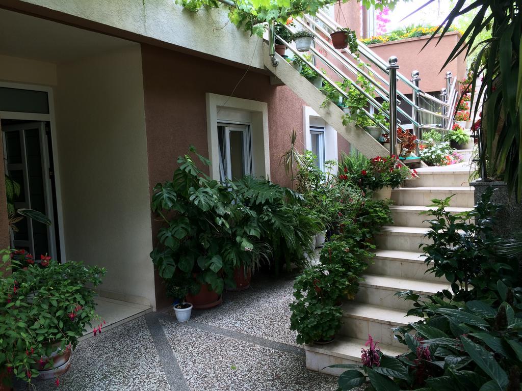 Apartments Knezevic Улцинь Екстер'єр фото
