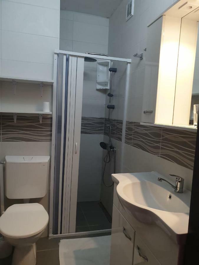 Apartments Knezevic Улцинь Екстер'єр фото